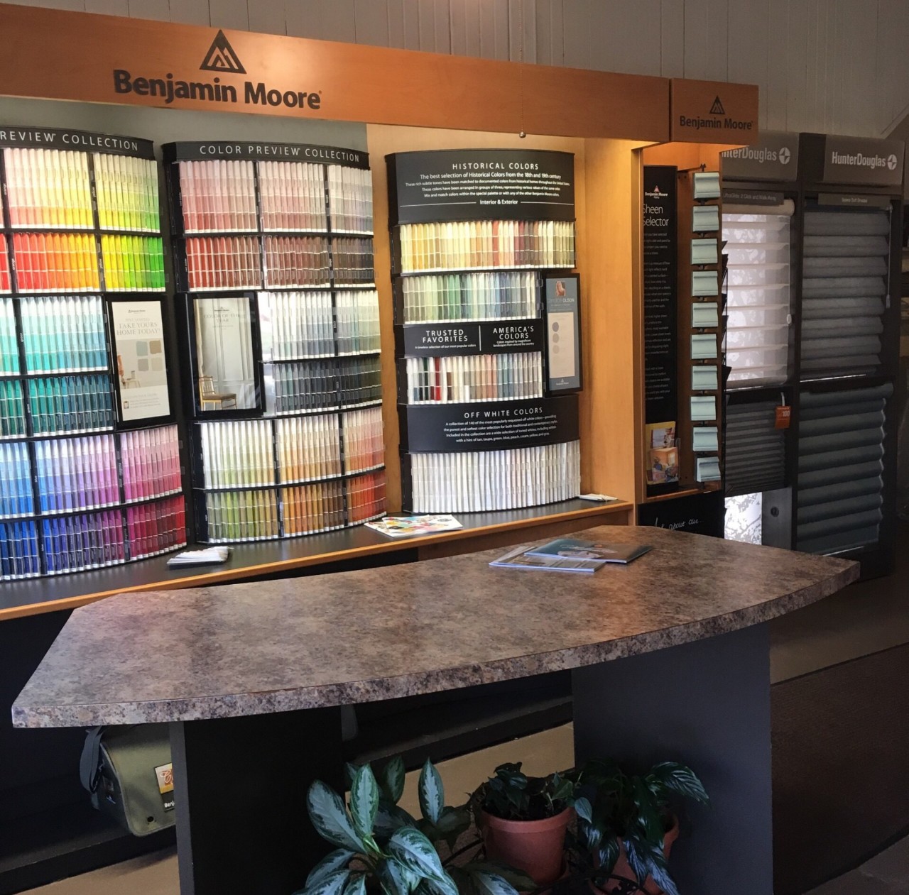 Hunter Douglas Dealer Image